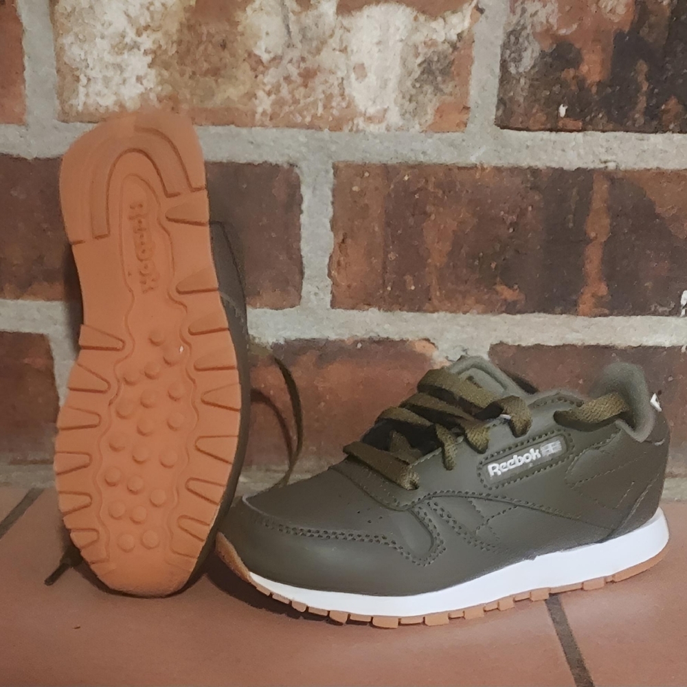 Boys Reebok Classic sneakers
